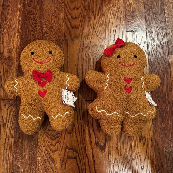 NEW 2 Target Bullseye Gingerbread Man Woman Pillow Christmas Cookie Cottage Core - Picture 1 of 10